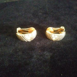 Vtg Gold-tone clip-on earrings